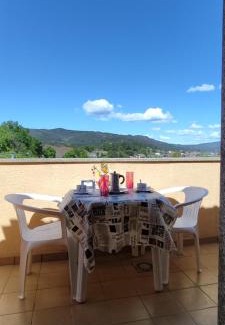 O Rosal Apartment | Explore A Cruz de Ferro: Pet & Child Friendly Retreat