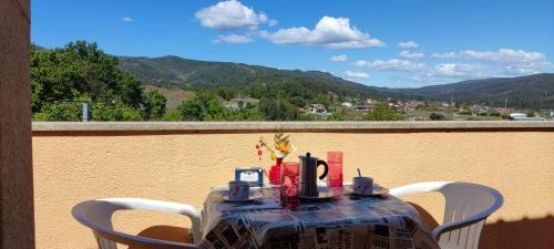 O Rosal Apartment | Explore A Cruz de Ferro: Pet & Child Friendly Retreat