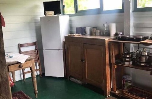 Villa Minozzo Cabin | Colorful Bohemian Glamping Cabin with Pool & Pet Friendly