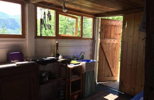 Villa Minozzo Cabin | Colorful Bohemian Glamping Cabin with Pool & Pet Friendly