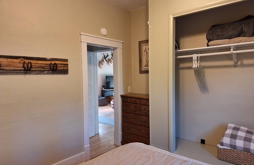 Nemo Other | Charming 1920's Farmhouse in Beautiful Black Hills