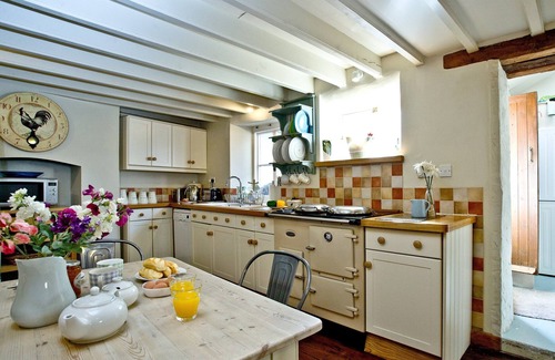 Kingsand Cabin | Charming Oceanfront Cottage Near the Beach with Great Amenities