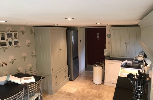 Longnor Cottage | Charming Cottage in Warslow with Breakfast & Family Amenities