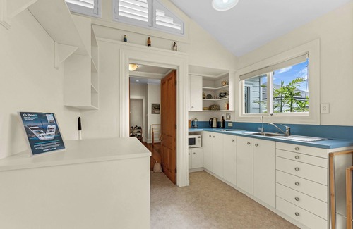 Devonport Apartment | Bright and Inviting One Bedroom Apartment for Families