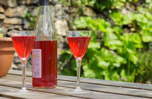 Laxey Apartment | A delightful holiday cottage located in Laxey, just minutes from the beach, restaurants, pubs and ca