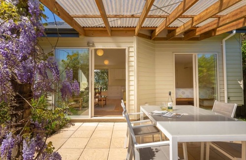 Mapua Cottage | Oceanfront Estuary Escape Mapua - Rated 9.6 by Guests