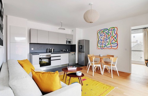 Clichy Apartment | A Design 2-BR/1-BA with Terrace in Clichy