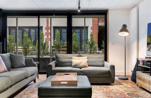 Fitzroy Apartment | Designer-Inspired Hotel in Trendy Fitzroy, Family Friendly