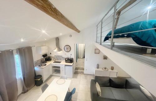 Castelsarrasin Apartment | Experience Comfort at Aux pieds des péniches - Rated 9.5/10