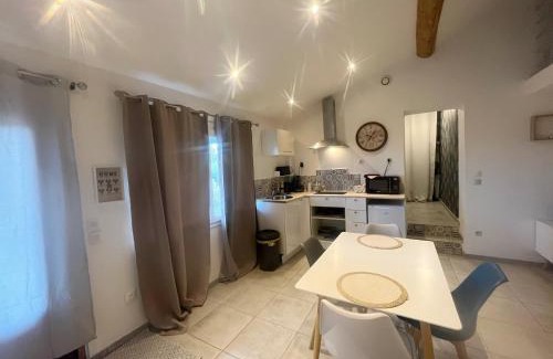Castelsarrasin Apartment | Experience Comfort at Aux pieds des péniches - Rated 9.5/10