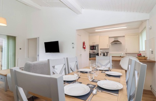 Heligan Cottage | A DEVON DEN AT HARCOMBE HOUSE, pet friendly, with pool in Chudleigh