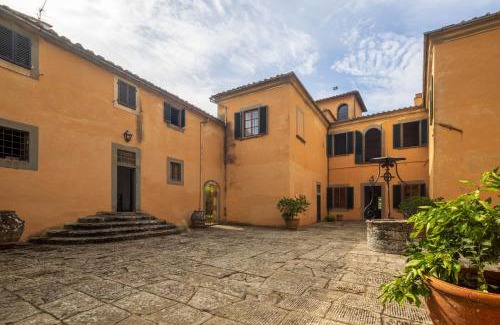 Bagnolo-Cantagallo Apartment | A Divine Vista - Frescoed Chianti Villa with Pool