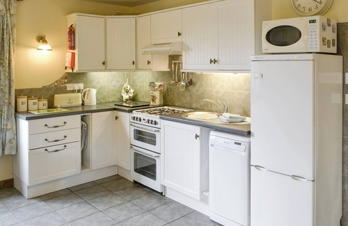 Costessey Cottage | Pet-Friendly Cottage with Private Pool and Enclosed Garden