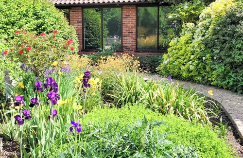 Costessey Cottage | Pet-Friendly Cottage with Private Pool and Enclosed Garden
