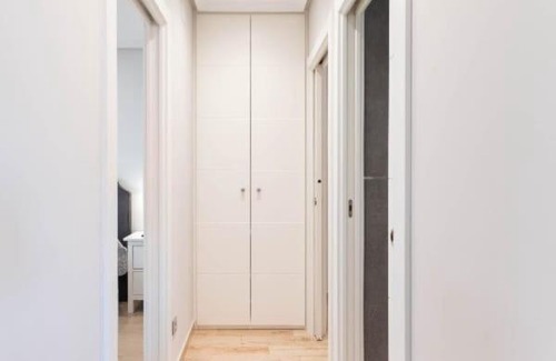 Basurto-Zorroza Apartment | Convenient Stay Just 800 Meters from San Mamés
