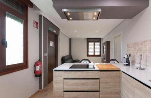 Basurto-Zorroza Apartment | Convenient Stay Just 800 Meters from San Mamés