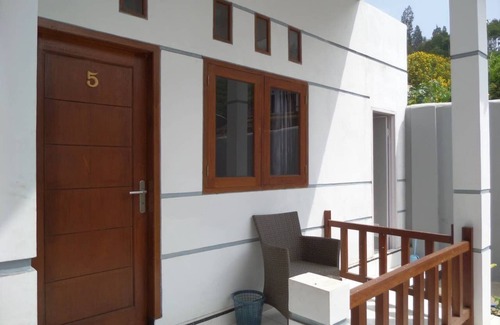 Ngadisari House | Cozy Double Bedroom Steps from Rehat Bromo Rst. & Warung Rinjani