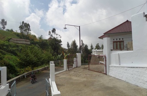 Ngadisari House | Cozy Double Bedroom Steps from Rehat Bromo Rst. & Warung Rinjani