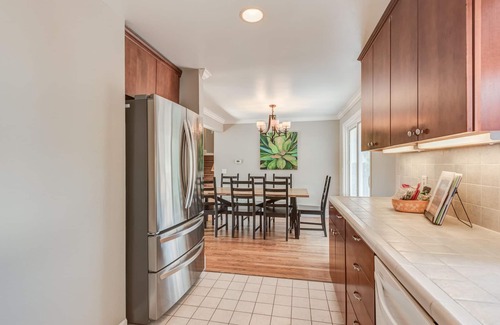 The Bowl of Edmonds House | Downtown Edmonds Getaway: Family-Friendly Oasis with Pool