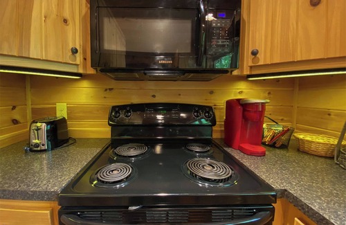 Creston Cabin | Idyllic Log Cabin Retreat with Pond and Pet-Friendly Perks