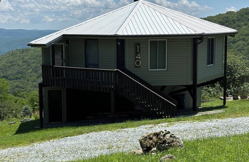 Seven Devils Ski Chalet | Cool Off in the High Country: Pet-Friendly Retreat Awaits
