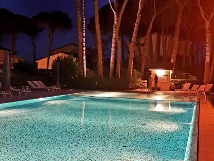 Jesolo Pineta Apartment | Steps from the Beach: Pet-Friendly Retreat in Jesolo