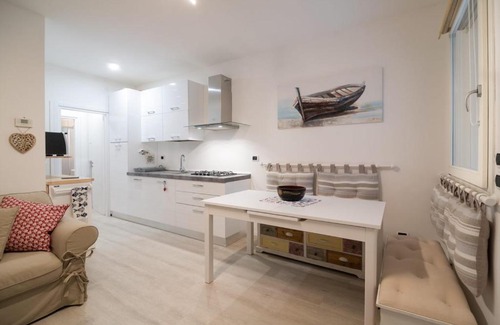 Jesolo Pineta Apartment | Steps from the Beach: Pet-Friendly Retreat in Jesolo