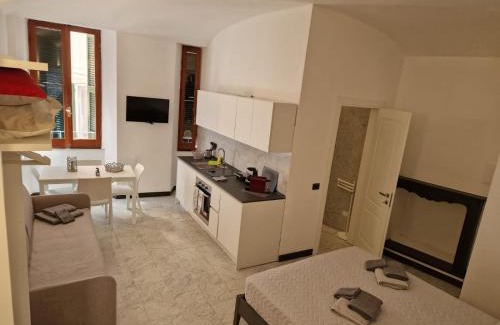Lerici Apartment | Prime Location Near the Sea with Wi-Fi and A/C