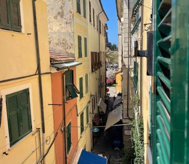 Lerici Apartment | Prime Location Near the Sea with Wi-Fi and A/C