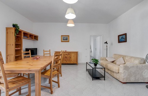 Gravina in Puglia Apartment | Convenient Getaway Near the Bridge - Pet Friendly Apartment