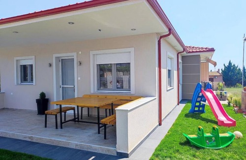 Kalyves Polygyrou House | Guest Rated 10/10: A & F Apartments - Ari's House Awaits