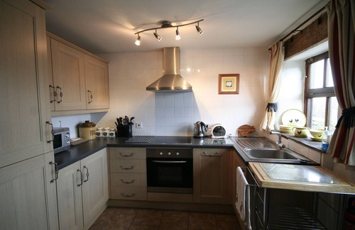 Peak District Cottage | Peaceful Getaway at Castleton Farm with Spa & Hot Tub