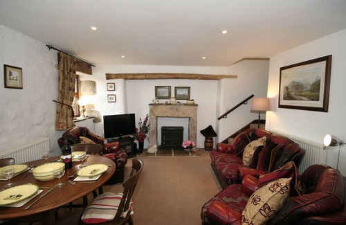 Peak District Cottage | Peaceful Getaway at Castleton Farm with Spa & Hot Tub