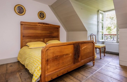 Sarrazac House | A fairytale castle for 16 with private heated pool