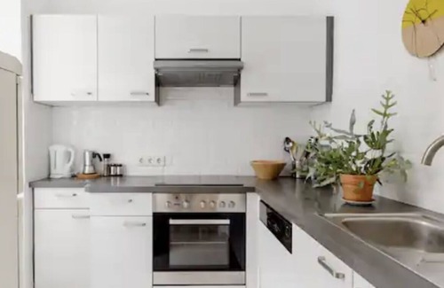 Rudolfsheim-Funfhaus Apartment | Family-Friendly Apartment Near Schönbrunn Castle - 9/10 Rated