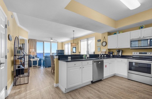 Navarre Beach Condo | Beachfront Retreat with Free Services and Top Guest Ratings