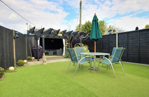 Netley Cottage | Perfect Base for Families and Couples to Explore Local Sights
