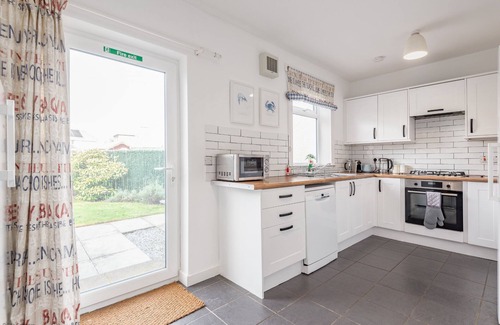 Pittenweem Cottage | Ideal 5-Bedroom Retreat Near Harbour and Beach, Rated 10/10