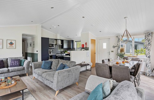 Lifton House | Scenic Lodge with Hot Tub Near Roadford Lake - 10/10 Rated