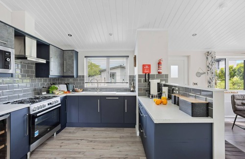 Lifton House | Scenic Lodge with Hot Tub Near Roadford Lake - 10/10 Rated