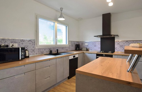 Gouville-sur-Mer House | Bright Cottage Near the Beach with Family-Friendly Amenities