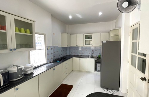 South Pattaya Villa | Convenient Retreat Near Walking Street and Beach Access