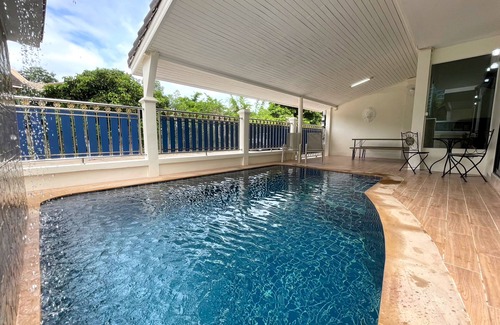 South Pattaya Villa | Convenient Retreat Near Walking Street and Beach Access