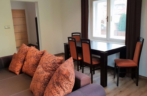 Karlovy Vary Apartment | Cozy Villa Retreat: Guest Rated 9.6, Wi-Fi & Pet Friendly