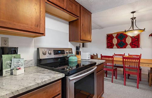 Northeast Santa Fe Hotel | Flexible Downtown Condo with Pool, Spa & Top Reviews