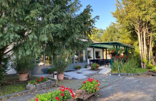 Bicske Bed & Breakfast | Discover A Fogadó: Pet-Friendly Retreat with Breakfast