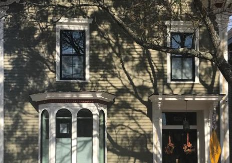 East Bayside Apartment | Delightful Cumberland Retreat for Food Lovers and Families