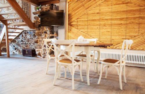 Bolmente Apartment | Discover A Forxa Casa Ferrador: 4-Star Family Retreat