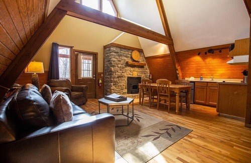 Logan Cabin | Cozy A-Frame #15 in Hocking Hills with Pool & Spa