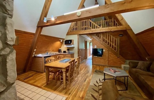 Logan Cabin | Cozy A-Frame #15 in Hocking Hills with Pool & Spa